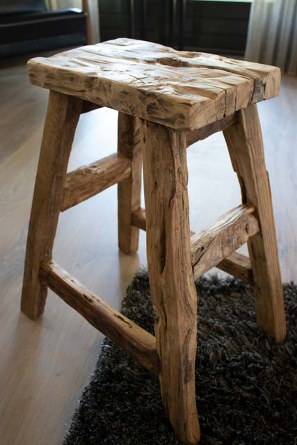 Houten krukje oud