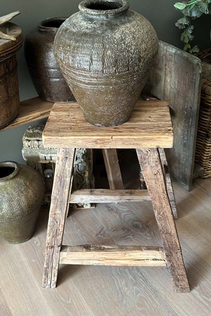 Houten krukje oud