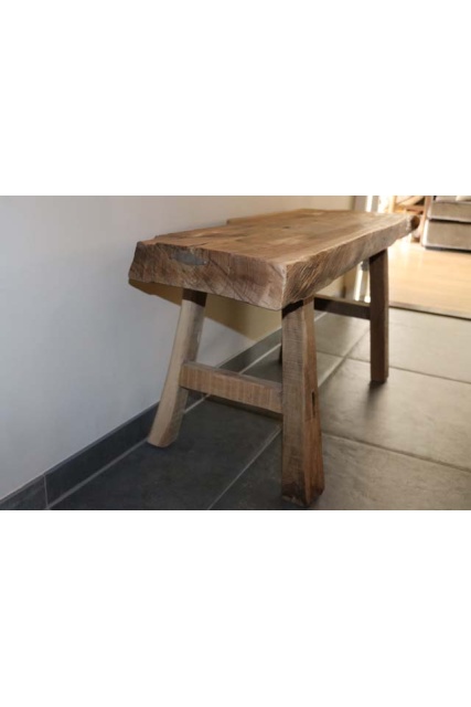 Doorleefd houten bankje