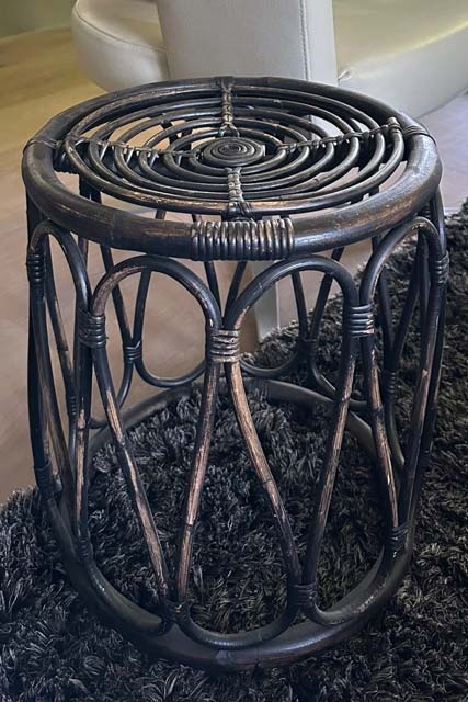 Rotan bijzettafel