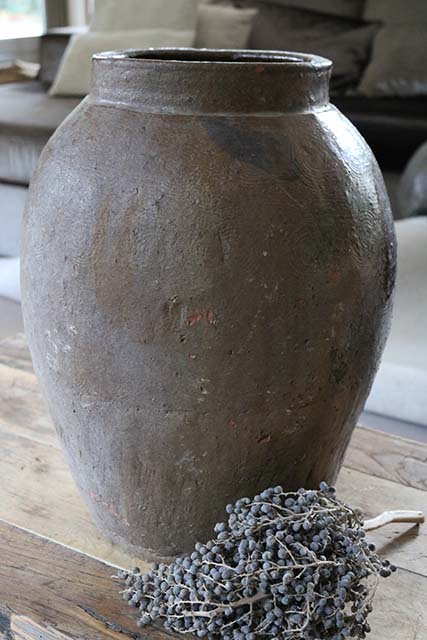 Grote oude stenen vaas