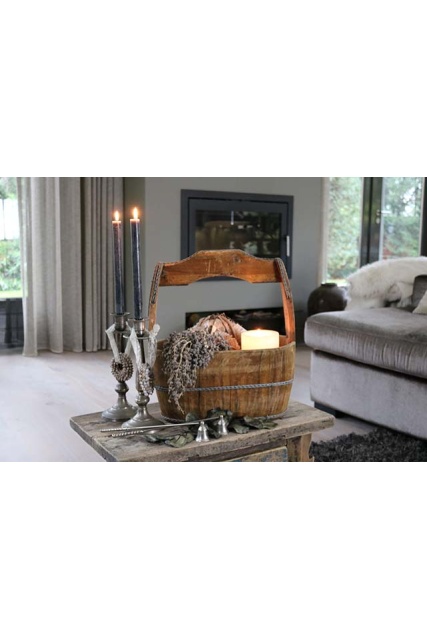 Oude houten olijfbak met handvat