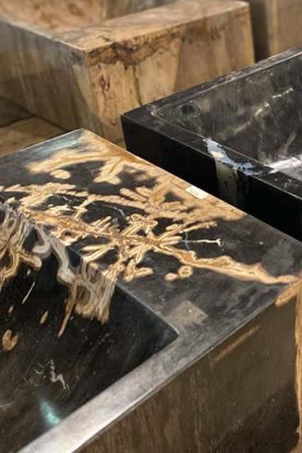 Wasbak versteend hout kleur