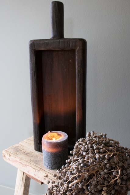 Houten trog met handvat